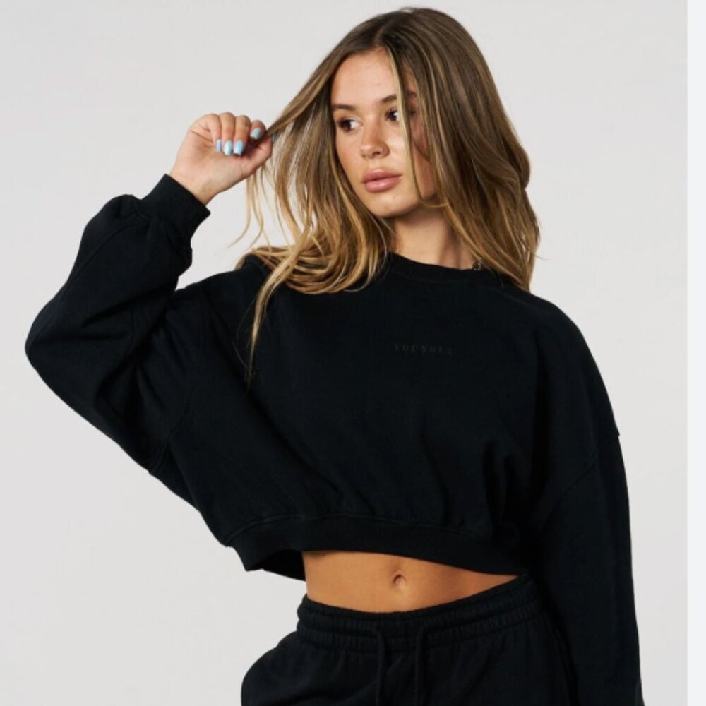 black sweatshirt crop top